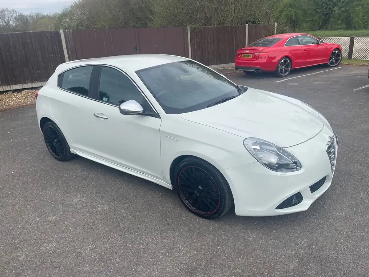 2012-alfa-romeo-giulietta-20td-veloce-170bhp-tct-big-60