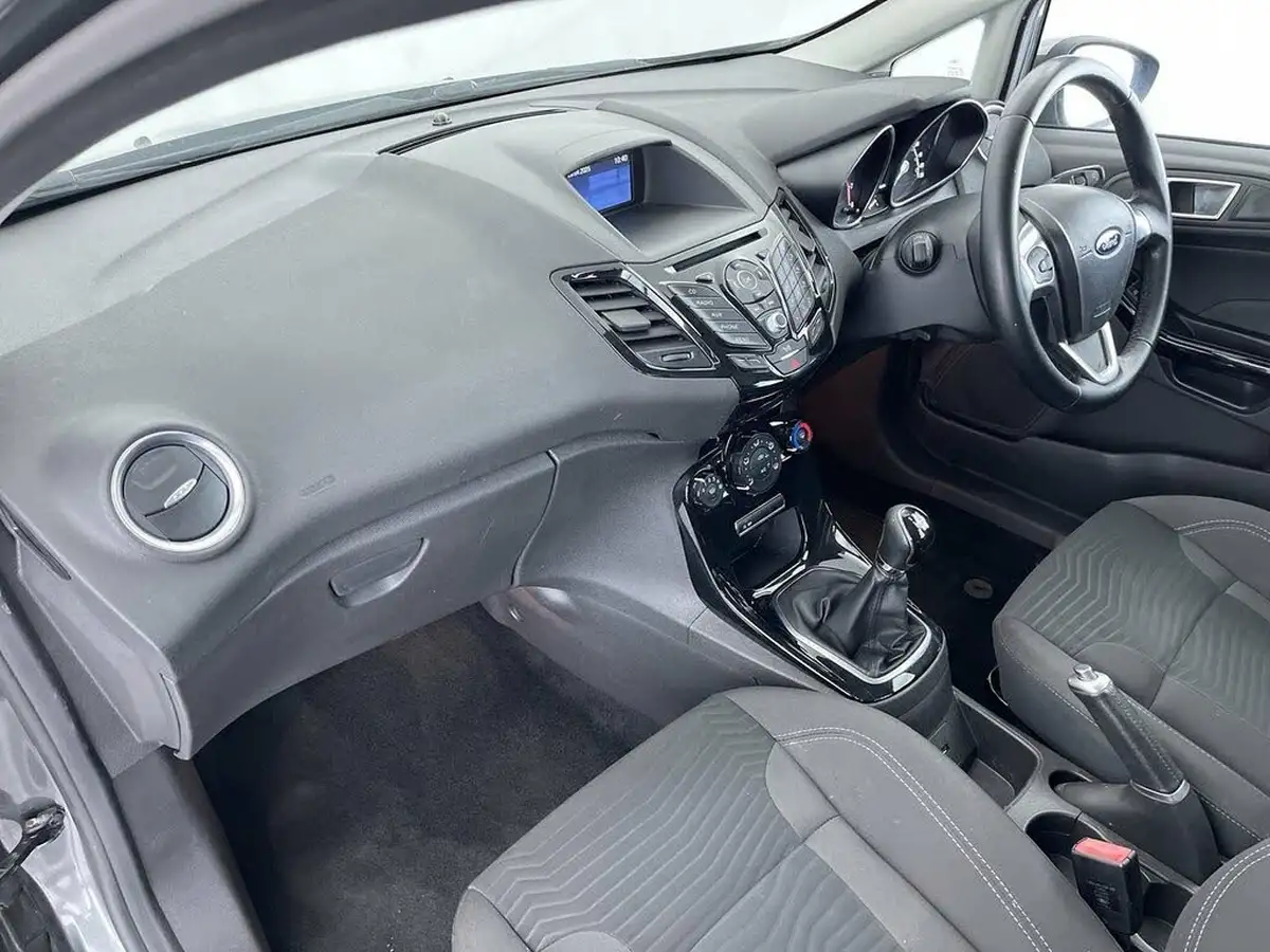 2016-ford-fiesta-10t-zetec-100ps-ecoboost-ss-5d-big-31