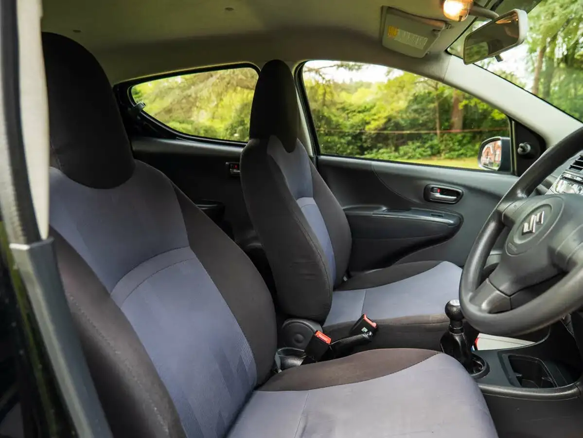 2013-suzuki-alto-10-sz3-big-22