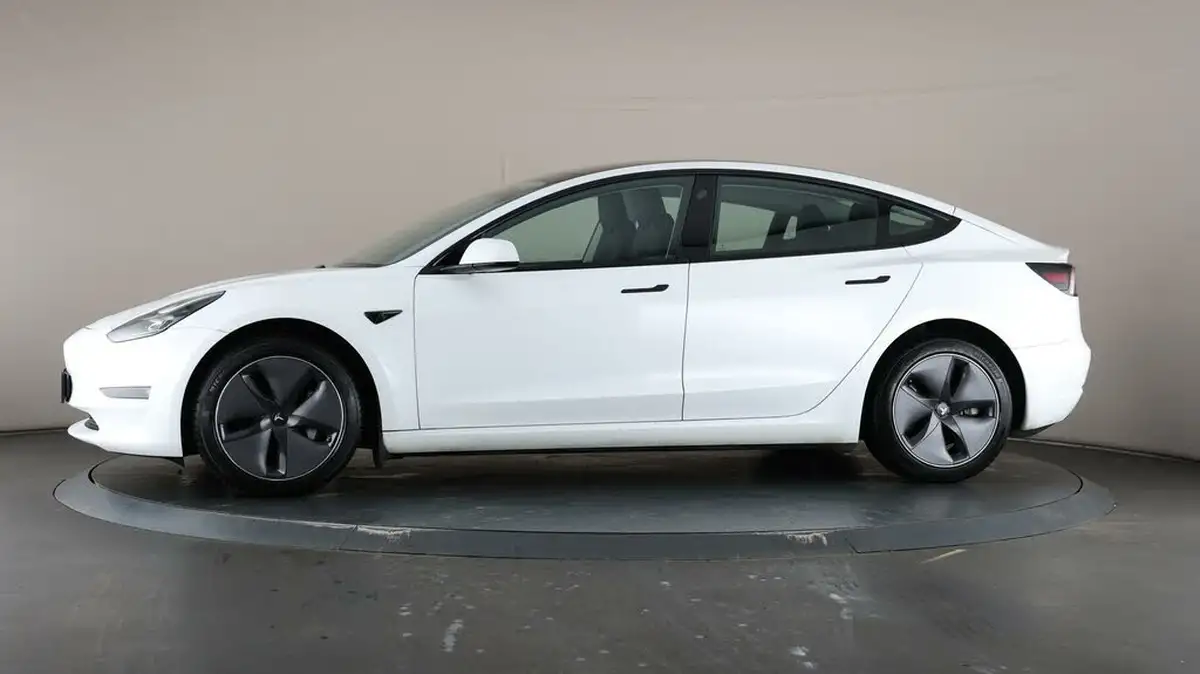 2021-tesla-model-3-e-long-range-awd-big-31