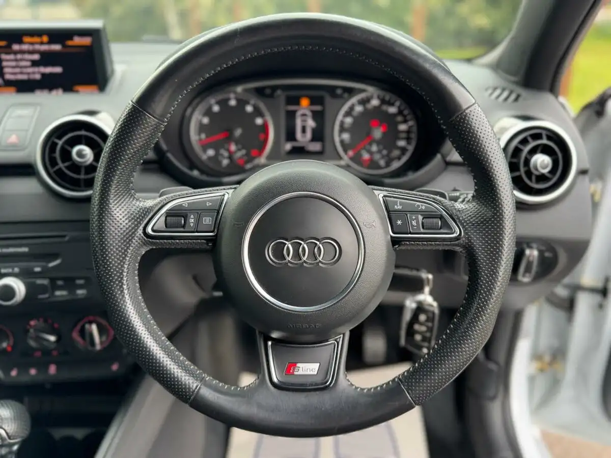 2013-audi-a1-14-s-line-tfsi-122ps-sportback-5d-1390cc-tronic-big-45