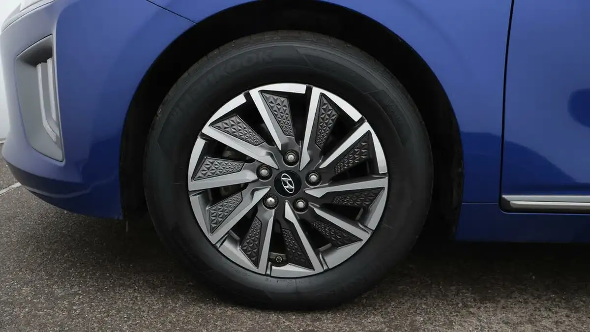 2022-hyundai-ioniq-e-premium-electric-big-18