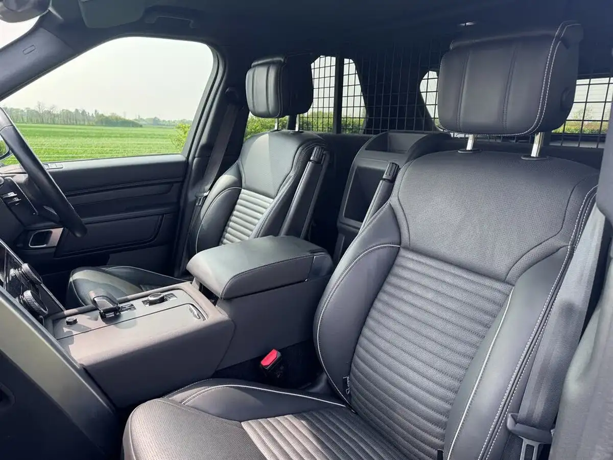 2022-land-rover-discovery-30-d300-commercial-r-dynamic-hse-big-10