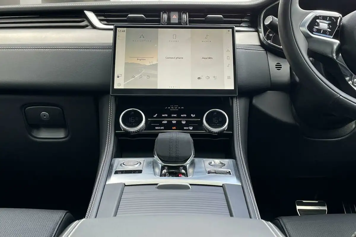 2024-jaguar-f-pace-20-d200-r-dynamic-se-black-90th-anniversary-edition-big-43