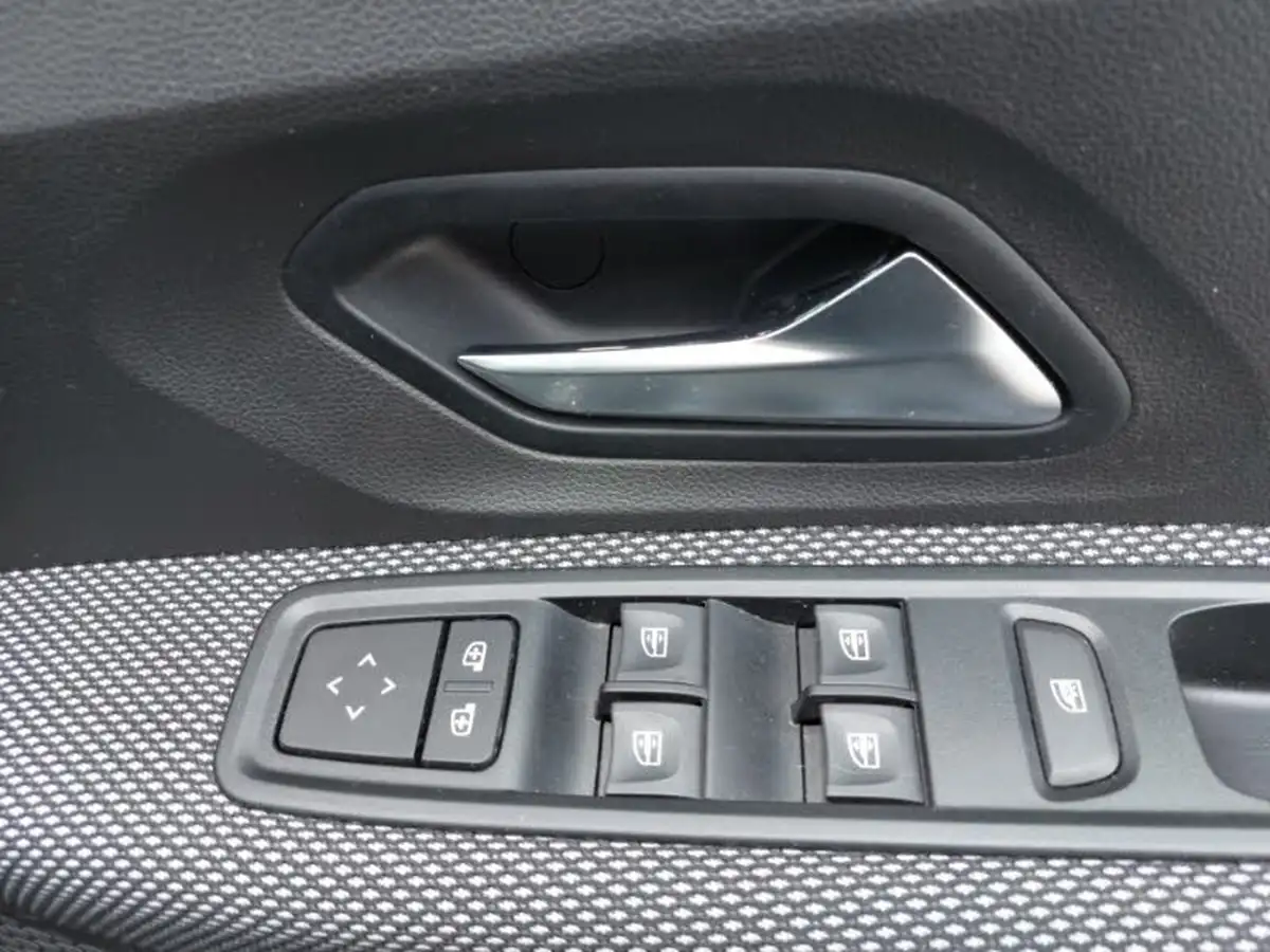 2023-dacia-sandero-10-tce-comfort-90bhp-big-11