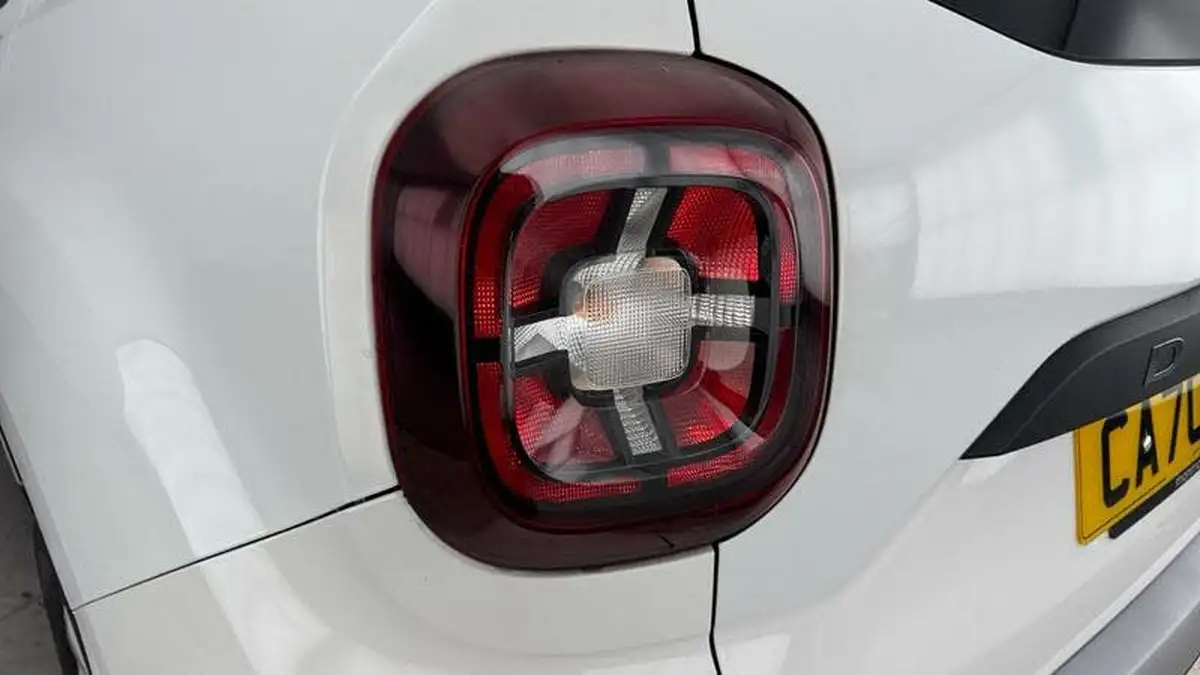 2021-dacia-duster-15dci-comfort-115bhp-blue-station-wagon-5d-big-25