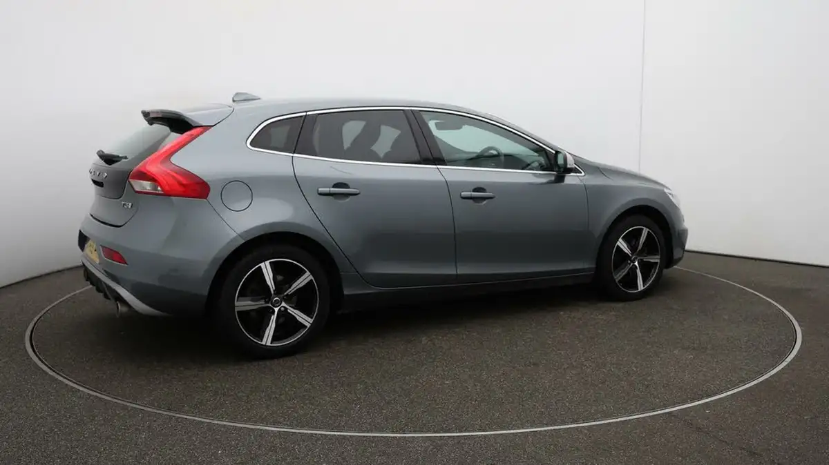 2019-volvo-v40-20-t3-r-design-edition-big-44