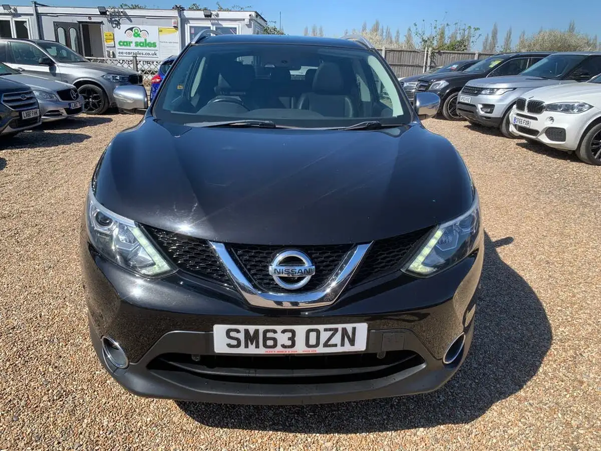 2014-nissan-qashqai-16dci-tekna-4x4-big-1