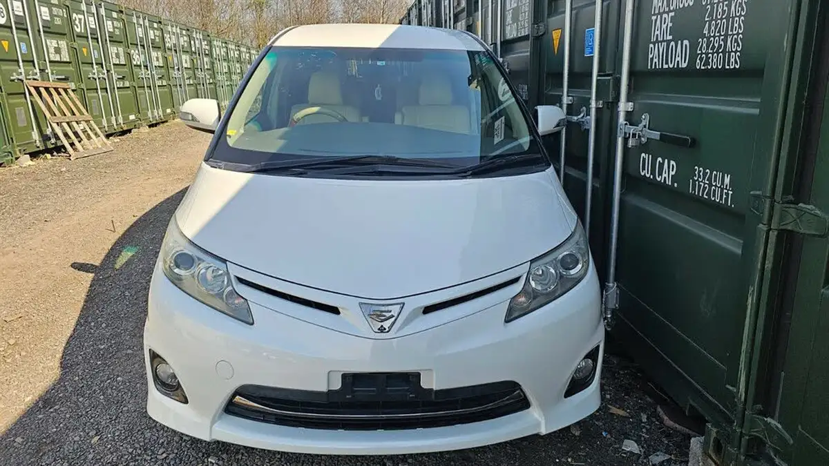 2012-toyota-estima-aeras-24-big-8
