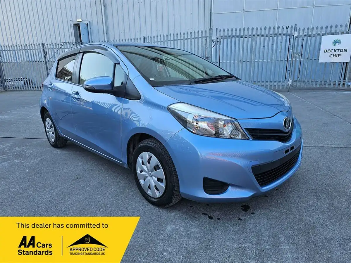 2013-toyota-yaris-big-0