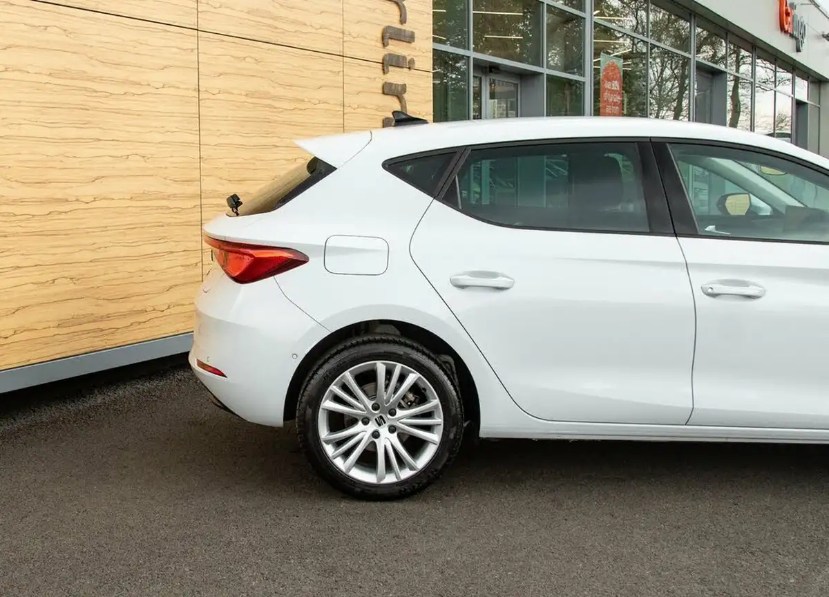 2024-seat-leon-15-tsi-se-dynamic-hatchback-big-7