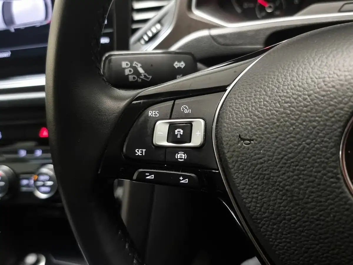 2019-volkswagen-t-roc-16tdi-se-big-18