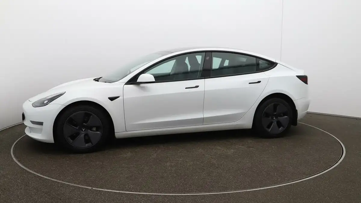 2022-tesla-model-3-e-long-range-big-59