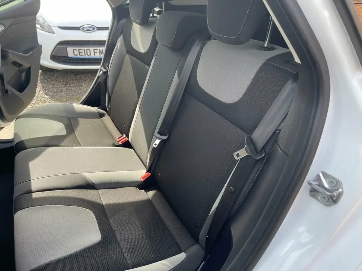 2012-ford-focus-16-zetec-ti-vct-125ps-hatchback-big-35