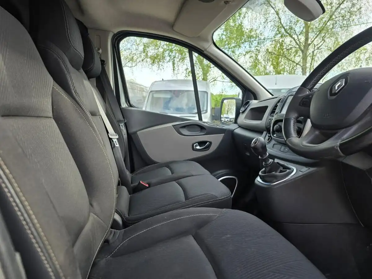 2017-renault-trafic-16dci-sl27-120-sport-nav-panel-big-18