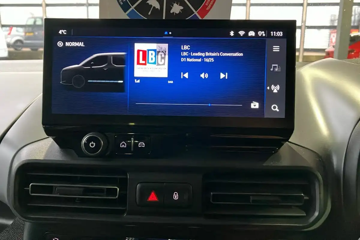 2024-vauxhall-combo-life-e-ultimate-big-13