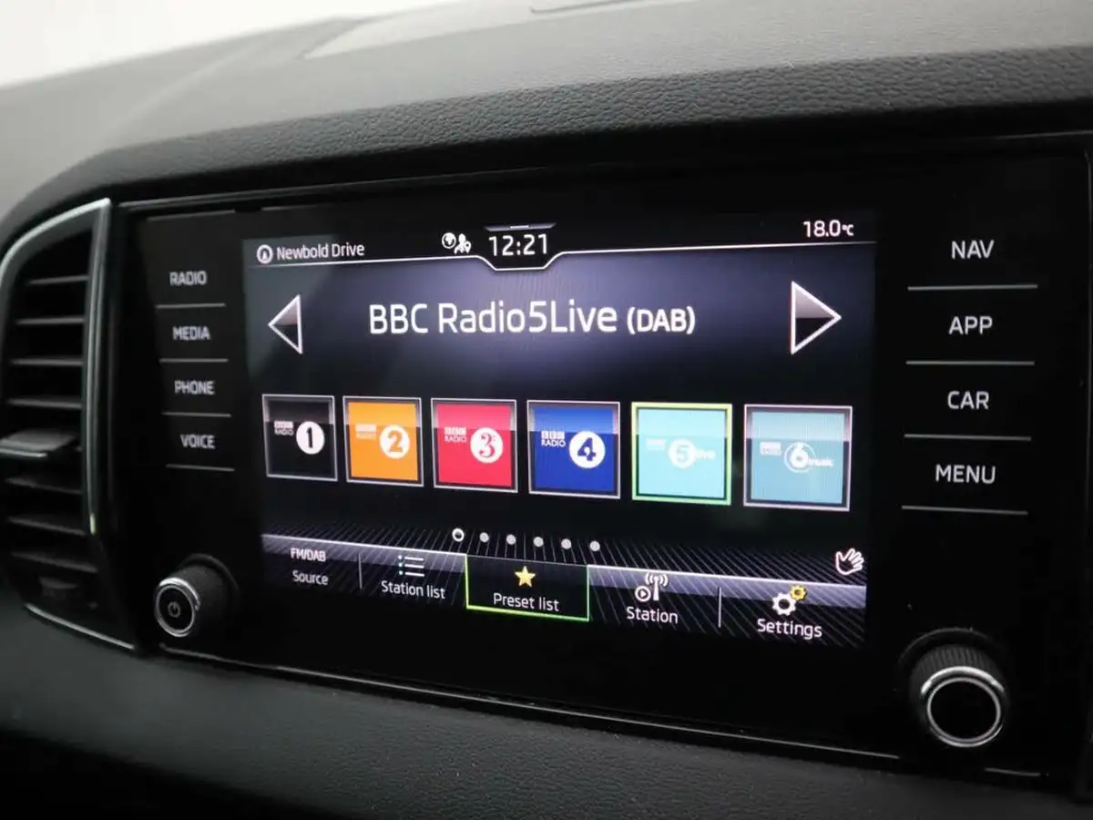 2022-skoda-karoq-15-tsi-se-technology-big-11