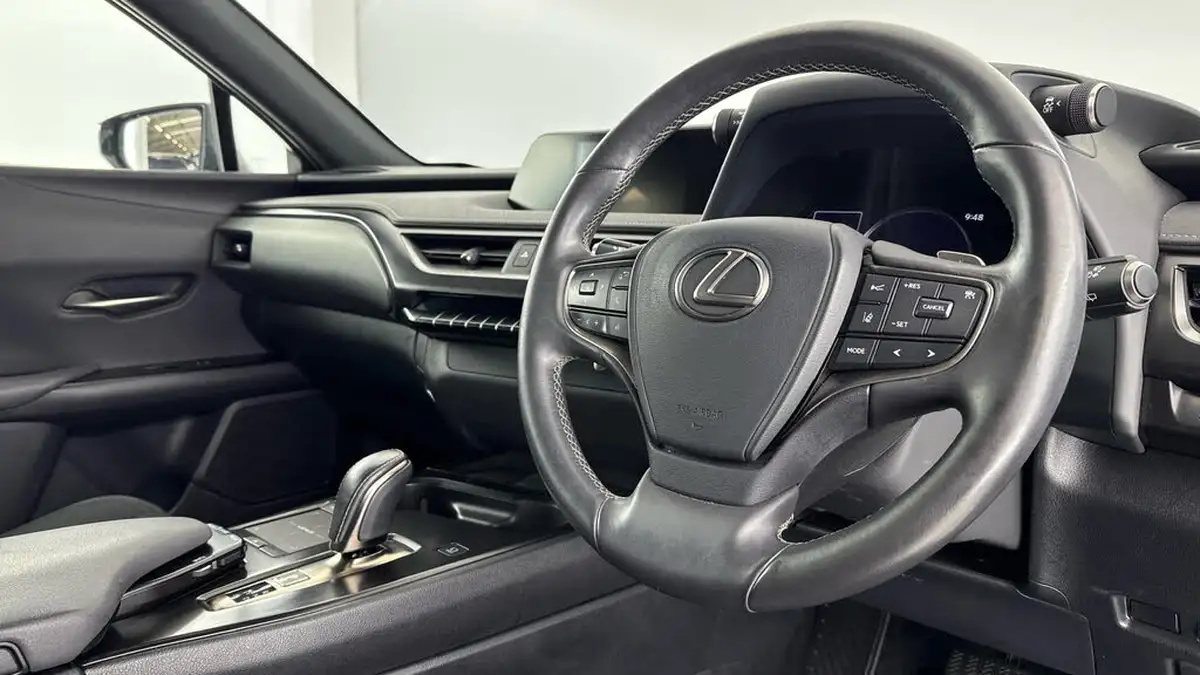 2022-lexus-ux-300e-e-ux-201bhp-big-8