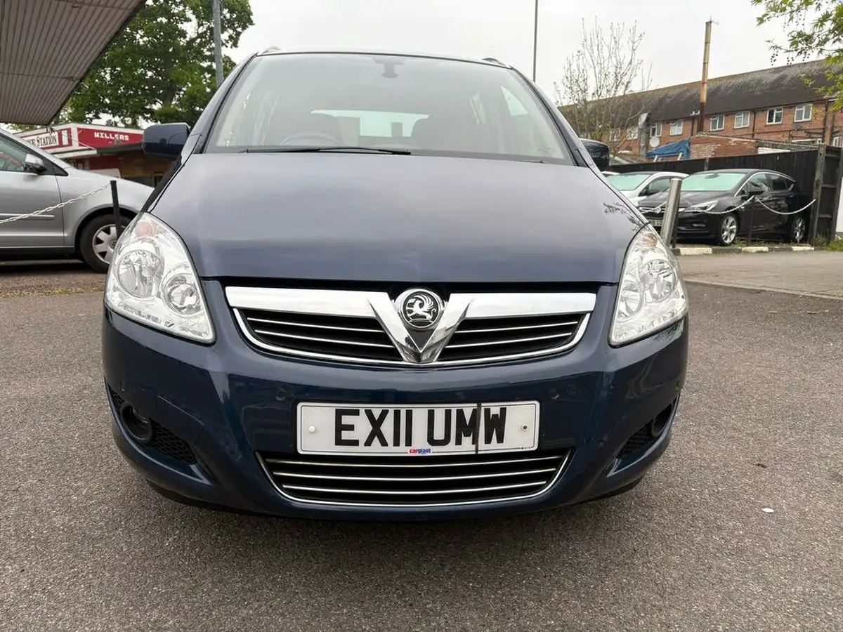 2011-vauxhall-zafira-18-design-easytronic-big-1