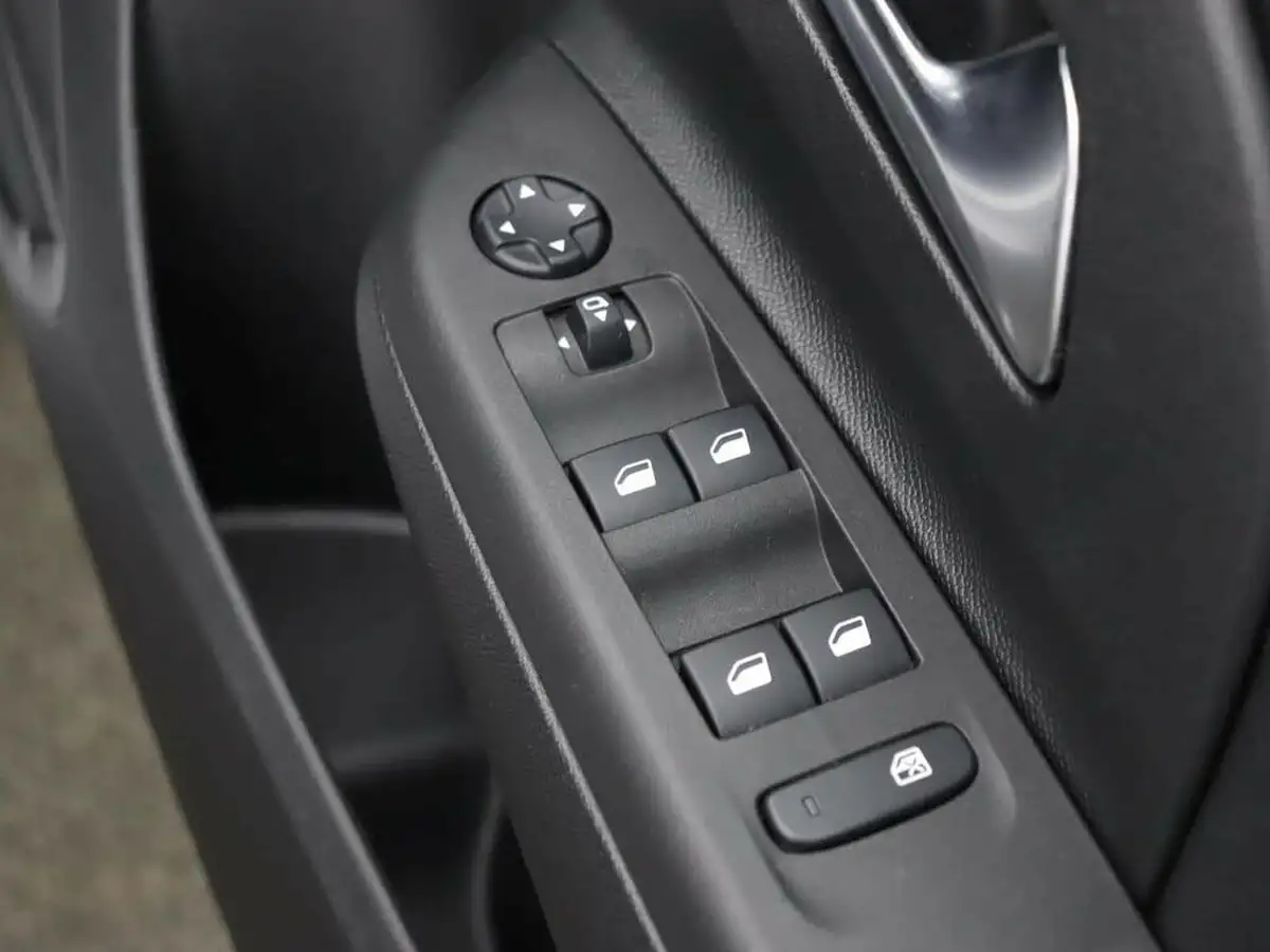 2021-vauxhall-corsa-12i-elite-big-17