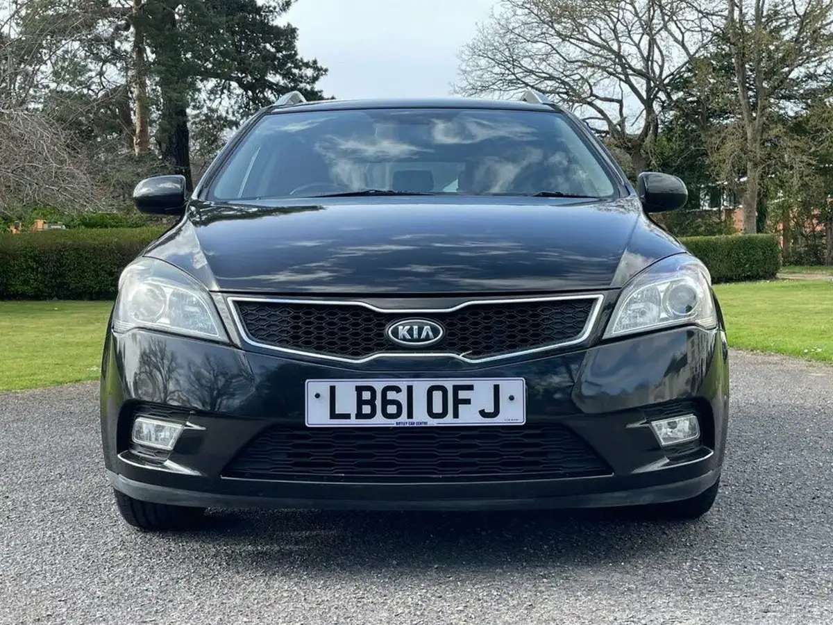 2012-kia-ceed-16td-3-estate-big-15