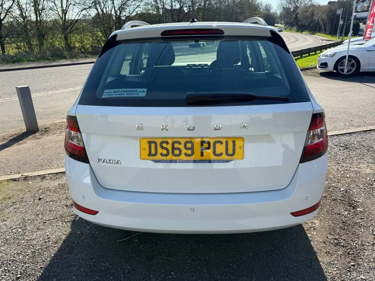 2020-skoda-fabia-10-tsi-se-l-109ps-estate-big-3