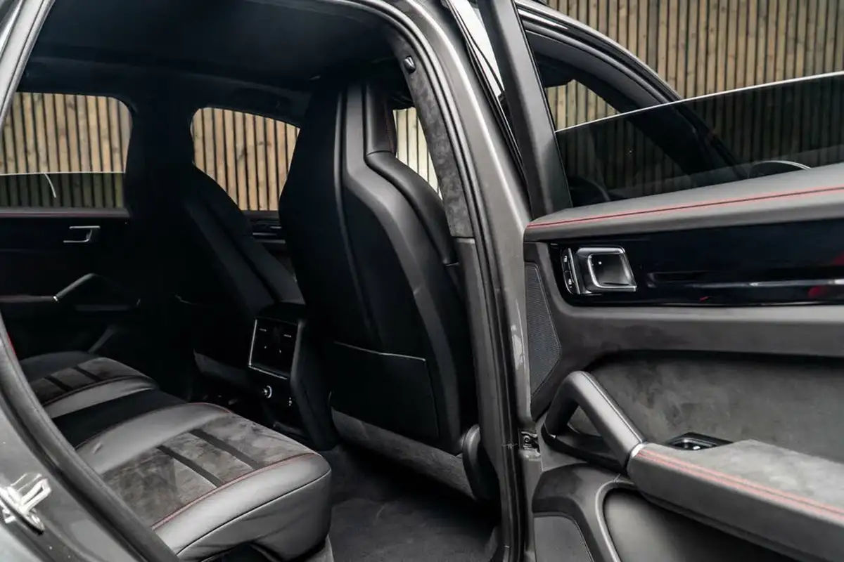 2023-porsche-cayenne-40-v8-gts-station-wagon-big-39