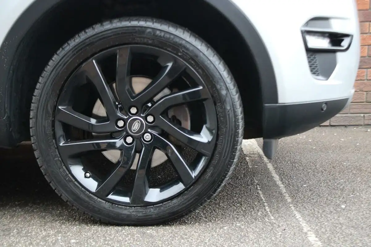 2017-land-rover-discovery-sport-20td4-hse-black-182ps-suv-big-15