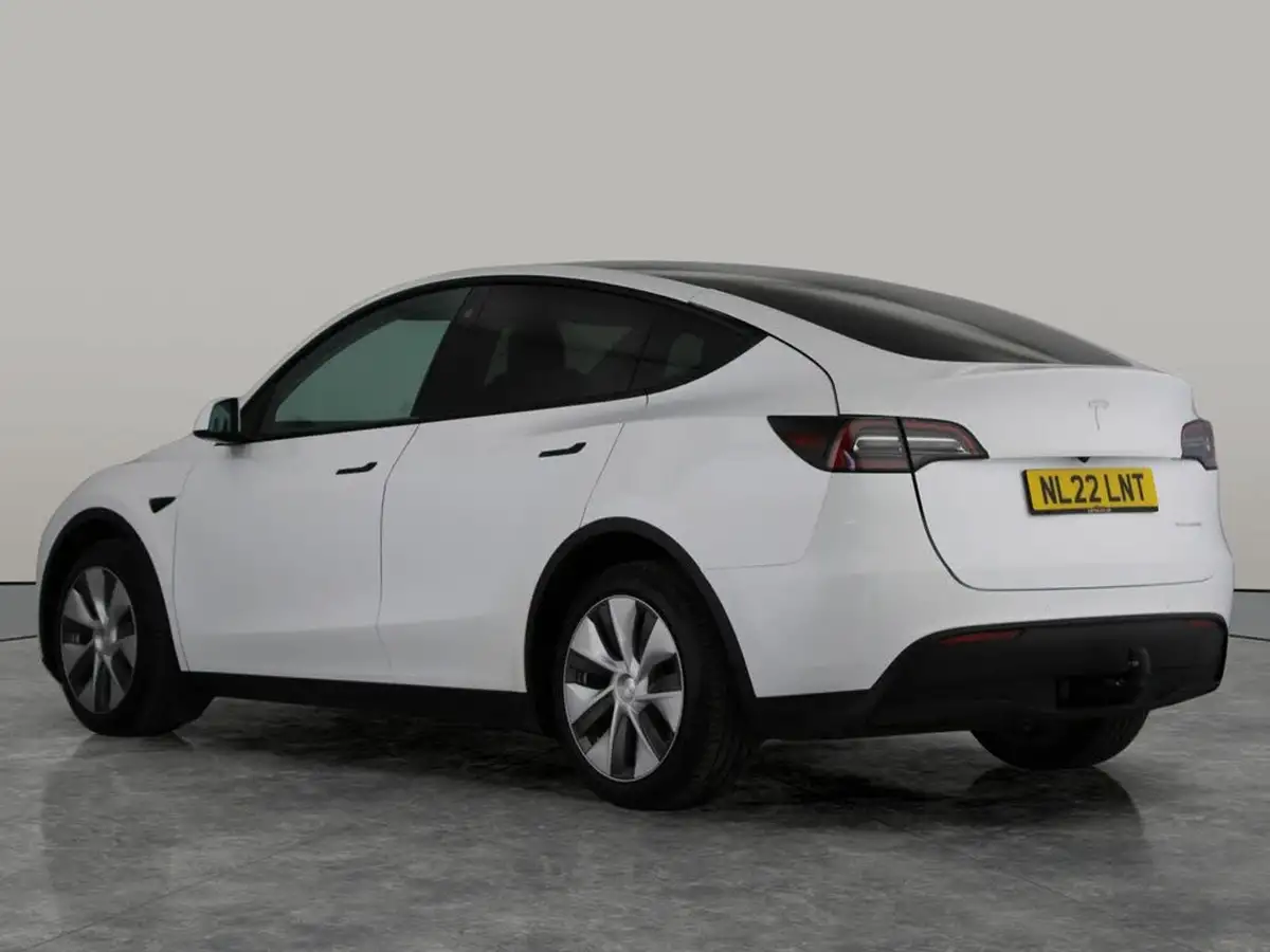 2022-tesla-model-y-e-long-range-big-7