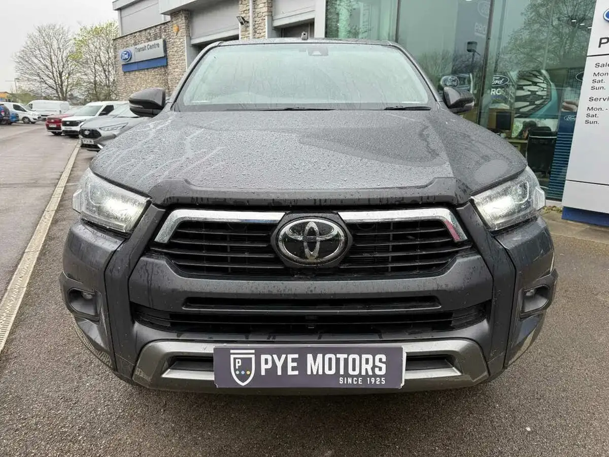 2021-toyota-hi-lux-28d-4d-invincible-x-at35-204hpeu6dt-e-big-1