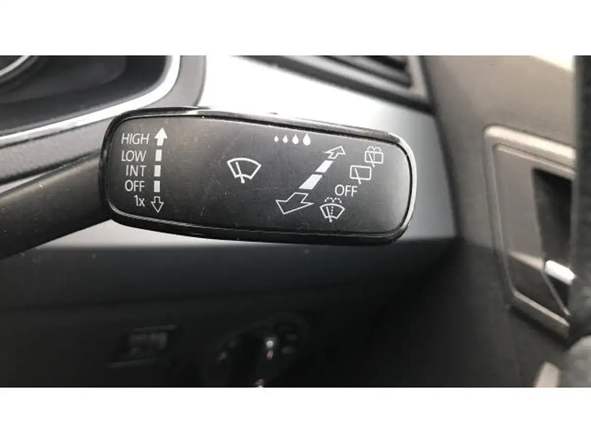 2017-seat-ibiza-10-se-design-big-28