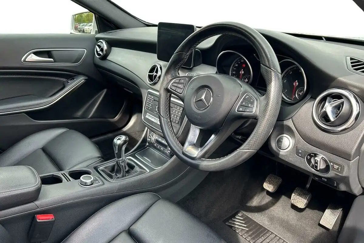 2017-mercedes-benz-gla-class-21d-gla-200d-sport-executivess-big-5
