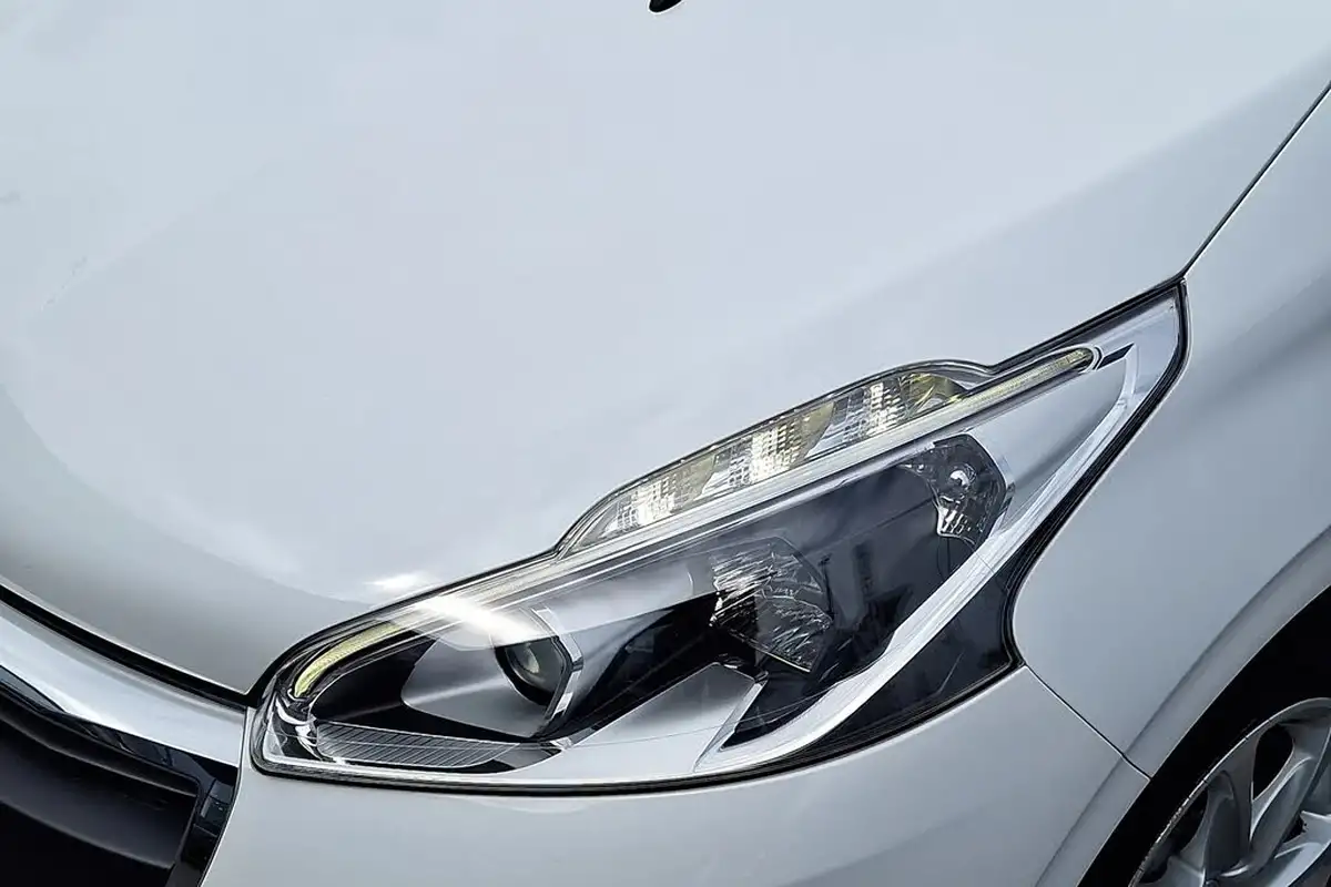 2016-peugeot-208-12-puretech-active-82bhp-3d-big-14