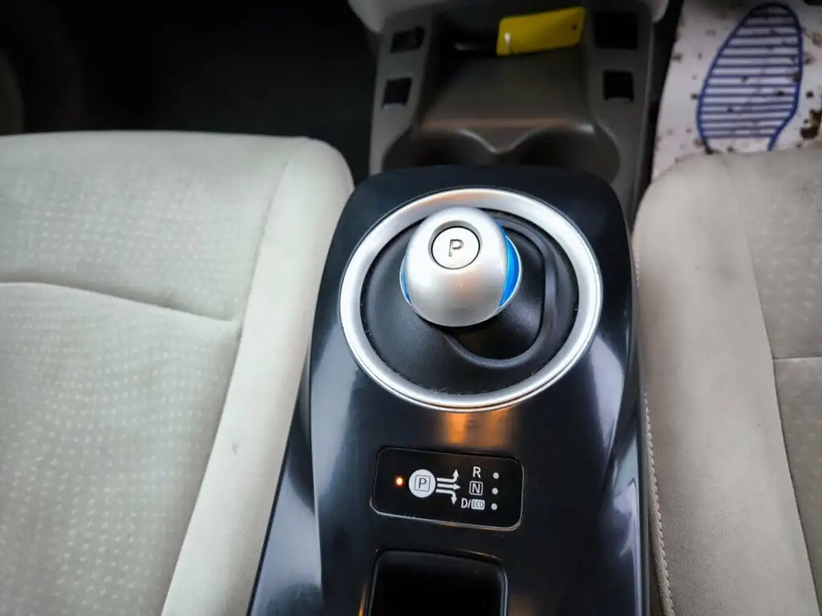 2013-nissan-leaf-e-auto-big-13
