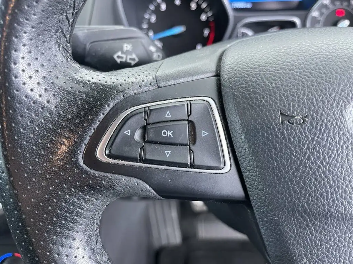 2018-ford-focus-10t-st-line-140ps-hatchback-big-50