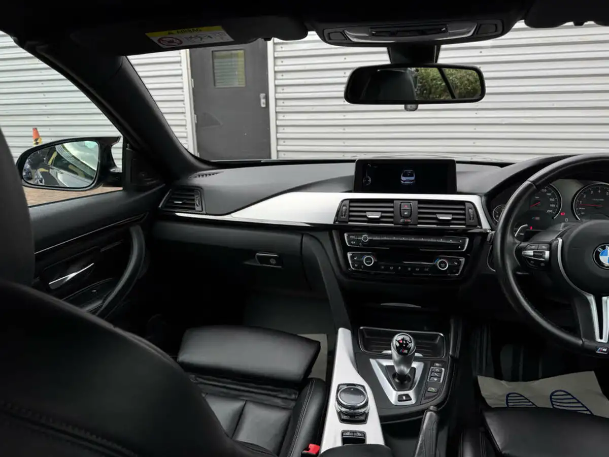 2014-bmw-4-series-30-m4-convertible-m-dct-big-54