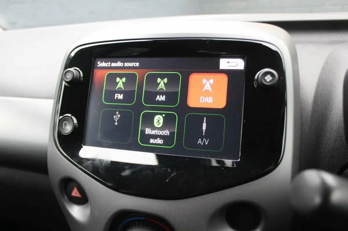 2022-toyota-aygo-10-vvt-i-x-play-big-15
