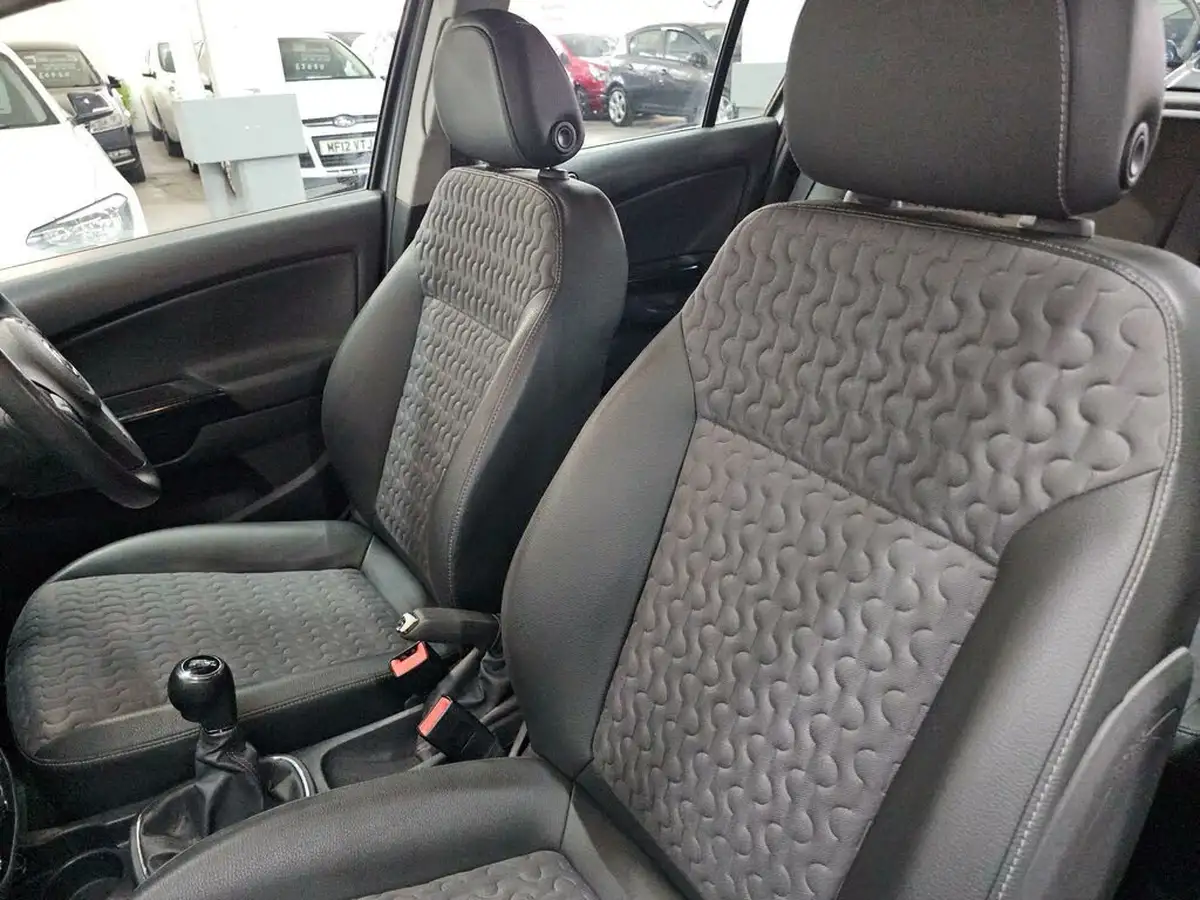2013-vauxhall-corsa-12-se-5d-big-15