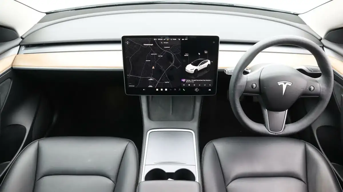2022-tesla-model-3-e-long-range-big-13