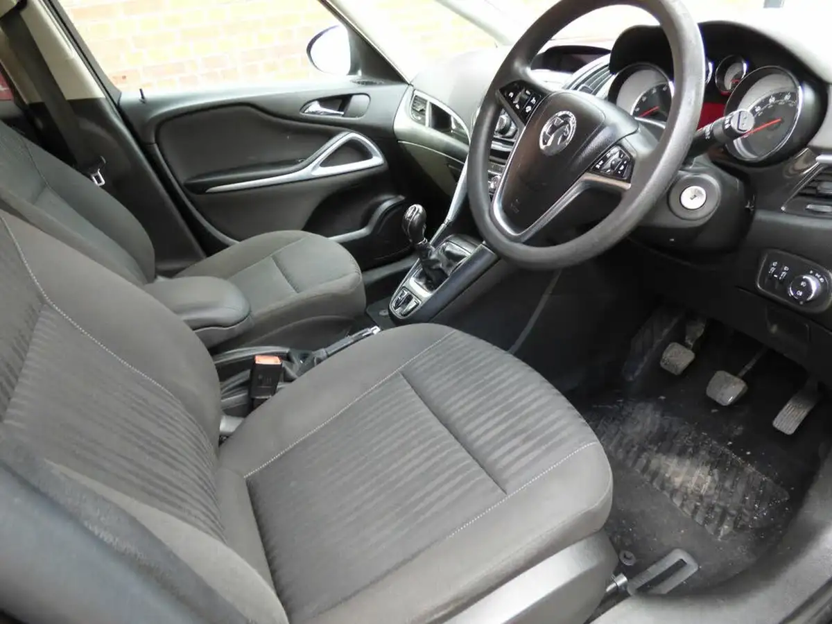 2015-vauxhall-zafira-tourer-14i-16v-turbo-exclusiv-big-20