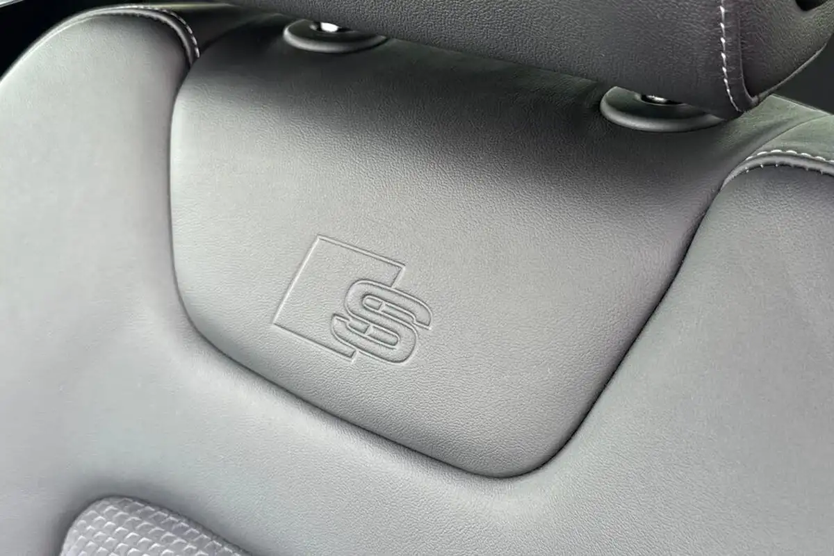 2024-audi-a6-saloon-20-50-tfsi-e-s-line-big-47