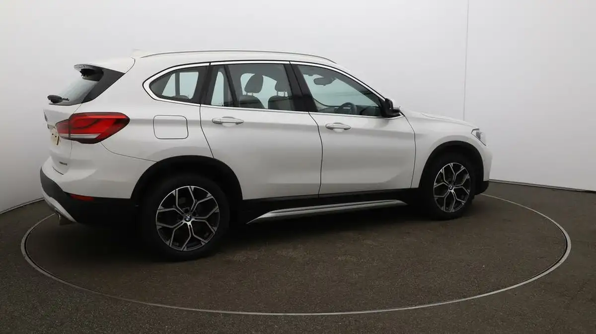 2021-bmw-x1-20-sdrive20i-xline-big-44