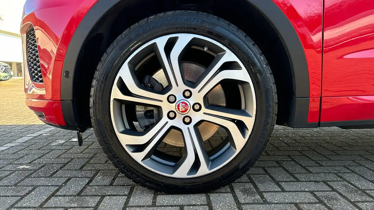2018-jaguar-e-pace-20-i4-se-300ps-ss-big-16