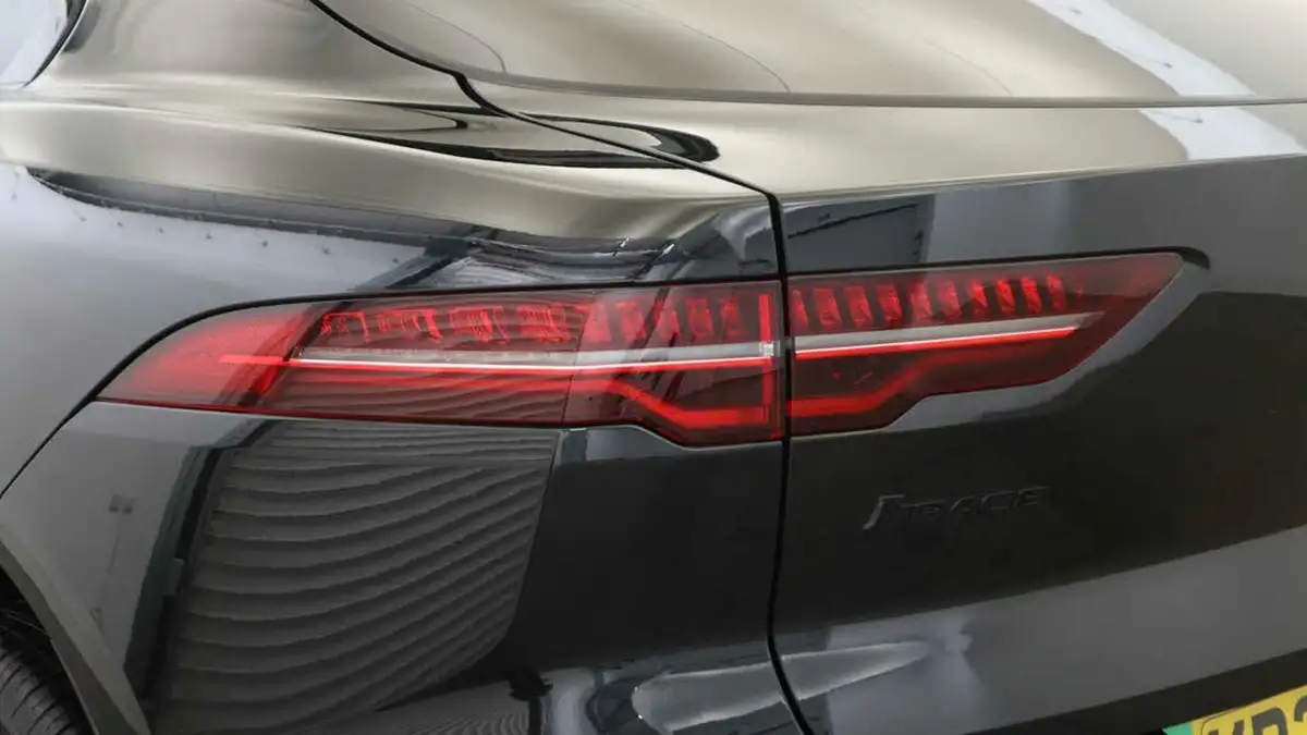 2023-jaguar-i-pace-ev400-hse-black-big-18