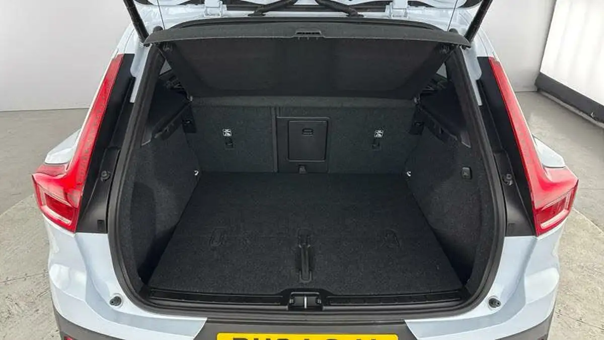 2024-volvo-xc40-20-b4-plus-big-29