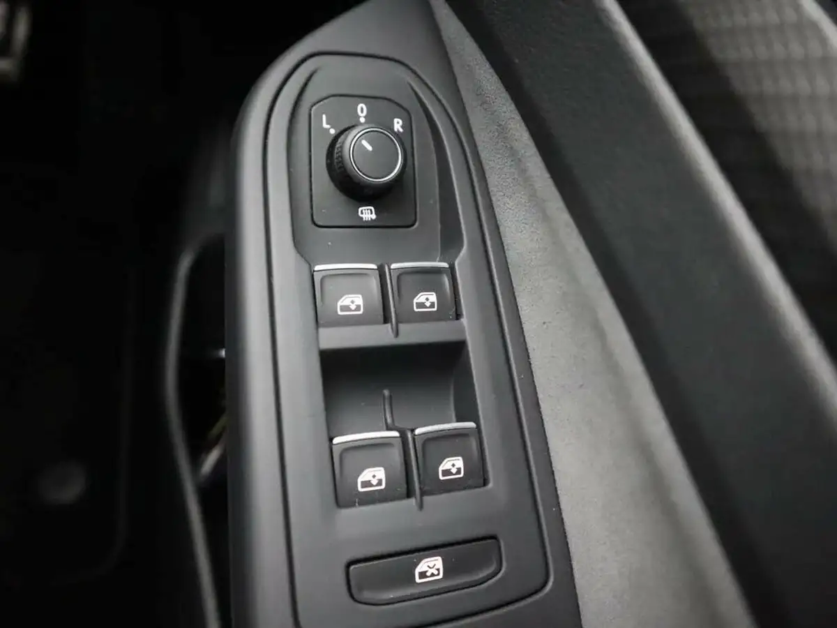 2020-volkswagen-golf-15-etsi-r-line-150ps-hatchback-big-26