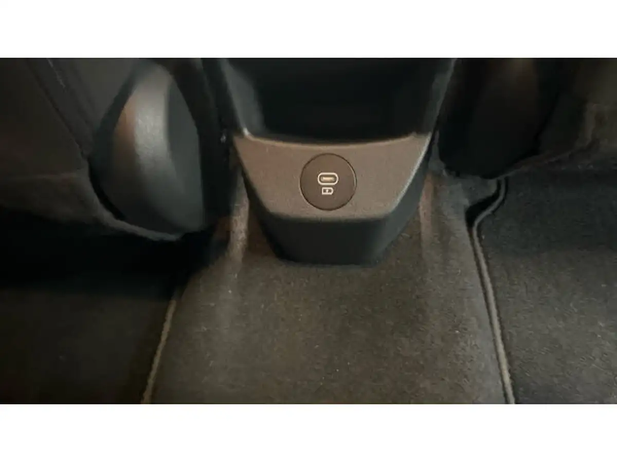 2024-hyundai-i20-10-t-gdi-premium-dct-big-23
