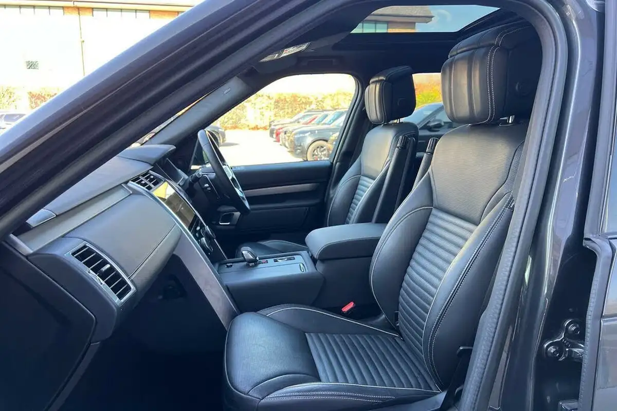 2022-land-rover-discovery-30-d300-r-dynamic-hse-big-44