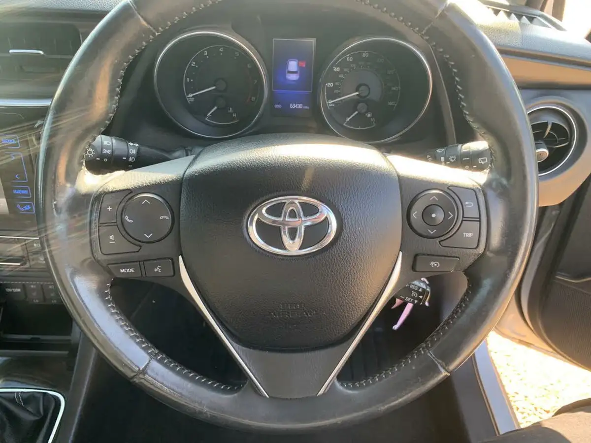2016-toyota-auris-12-business-edition-hatchback-big-12