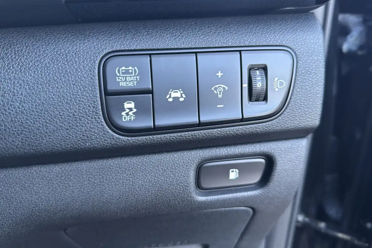 2017-kia-niro-16-gdi-2-156kwh-lithium-ion-big-26